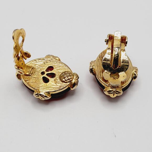 Vintage Red Marbled Lucite Clip-On Earrings Gold Tone Oval 1 Inch - Picture 8 of 8